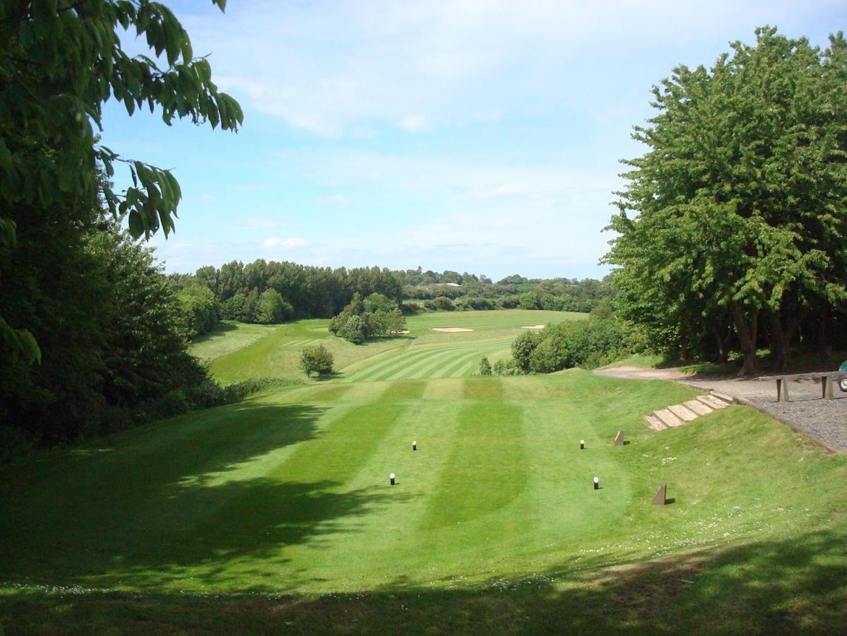 Cave Hotel & Golf Resort Faversham Extérieur photo